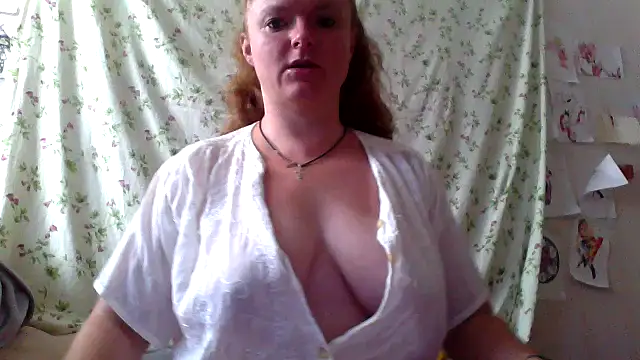 Snapshot of Rae_Jeannie chatting on July 2026 07:11:02 AM Rae Jeannie online show from July 2026 07:11:02 AM