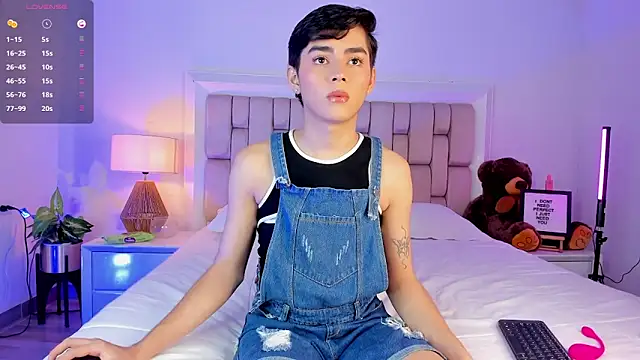 Snapshot of Maxi_little chatting on November 2025 12:03:02 AM Maxi little online show from November 2025 12:03:02 AM