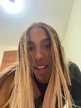 Snapshot of Celine_trans01 chatting on December 2024 08:00:02 AM Celine trans01 online show from December 2024 08:00:02 AM