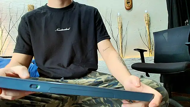 Snapshot of MarcoVitto chatting on October 2025 11:39:01 AM MarcoVitto online show from October 2025 11:39:01 AM