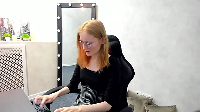 Snapshot of ElizabethHarpper chatting on March 2025 04:02:02 AM ElizabethHarpper online show from March 2025 04:02:02 AM