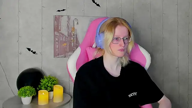 Snapshot of ElizabethHarpper chatting on November 2025 01:05:02 AM ElizabethHarpper online show from November 2025 01:05:02 AM