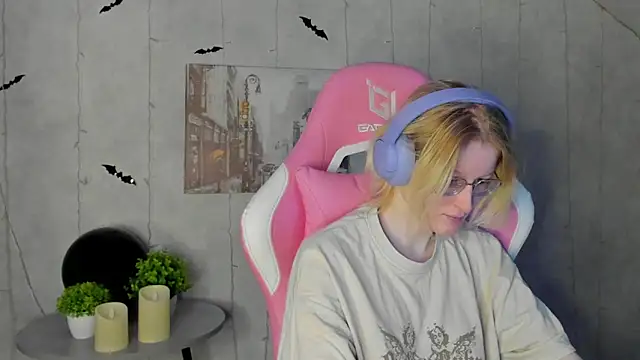 Snapshot of ElizabethHarpper chatting on November 2025 01:27:02 AM ElizabethHarpper online show from November 2025 01:27:02 AM