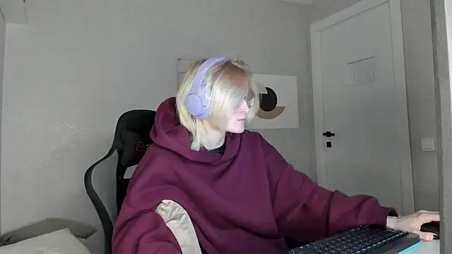 Snapshot of ElizabethHarpper chatting on November 2025 01:15:02 AM ElizabethHarpper online show from November 2025 01:15:02 AM