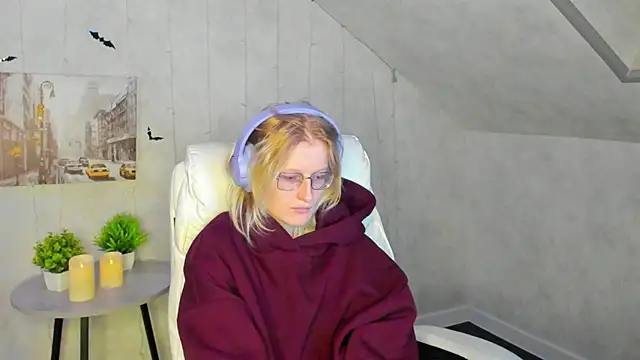 Snapshot of ElizabethHarpper chatting on November 2025 01:27:02 AM ElizabethHarpper online show from November 2025 01:27:02 AM