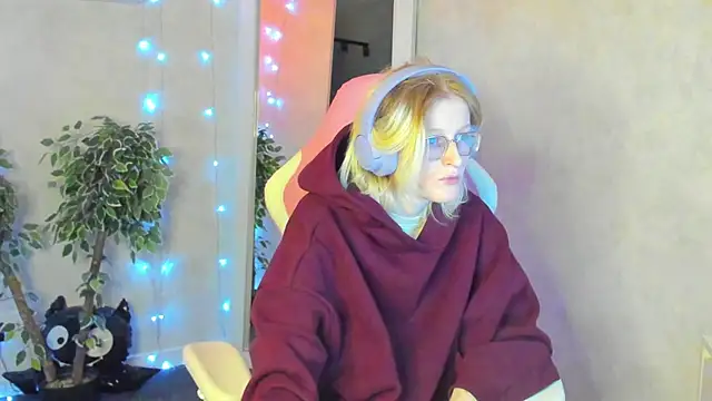 Snapshot of ElizabethHarpper chatting on December 2025 12:59:02 AM ElizabethHarpper online show from December 2025 12:59:02 AM