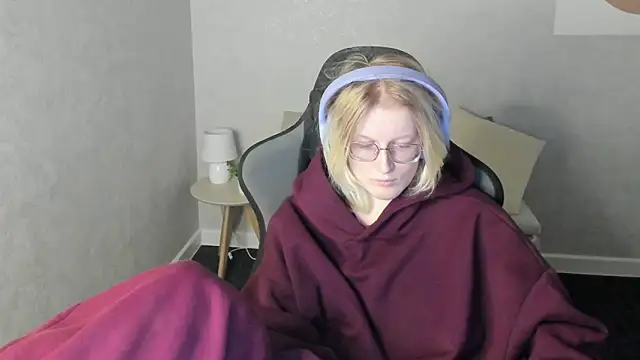 Snapshot of ElizabethHarpper chatting on December 2025 01:00:01 AM ElizabethHarpper online show from December 2025 01:00:01 AM