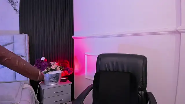 daniiphoeniixx online show from February 2026 11:49:01 AM