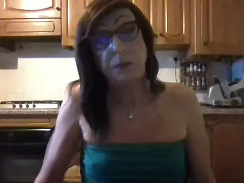 Snapshot of Tiabet chatting on May 2026 08:27:02 PM Tiabet online show from May 2026 08:27:02 PM
