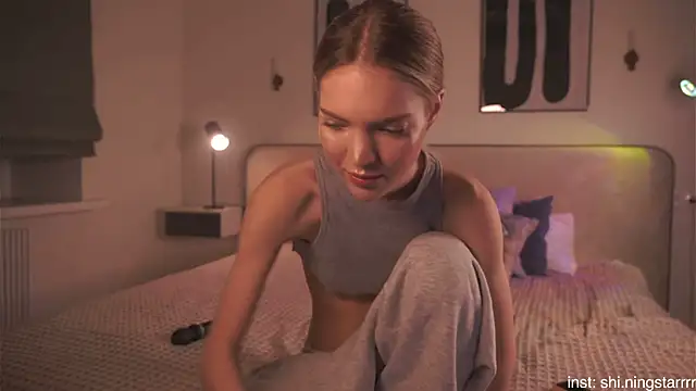 alittlestarrr online show from February 2025 12:16:01 AM