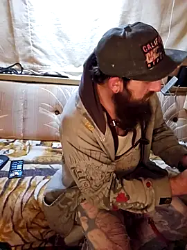 Snapshot of StruggleSnuggles chatting on October 2025 03:36:02 AM StruggleSnuggles online show from October 2025 03:36:02 AM