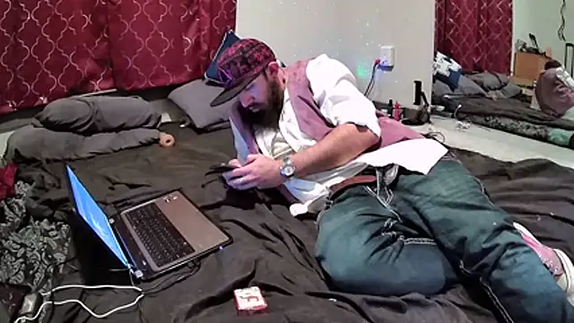 Snapshot of StruggleSnuggles chatting on December 2025 05:26:01 AM StruggleSnuggles online show from December 2025 05:26:01 AM