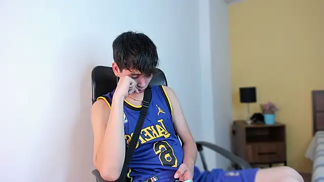 Snapshot of Brian-Ausslos chatting on December 2024 04:42:02 AM Brian-Ausslos online show from December 2024 04:42:02 AM