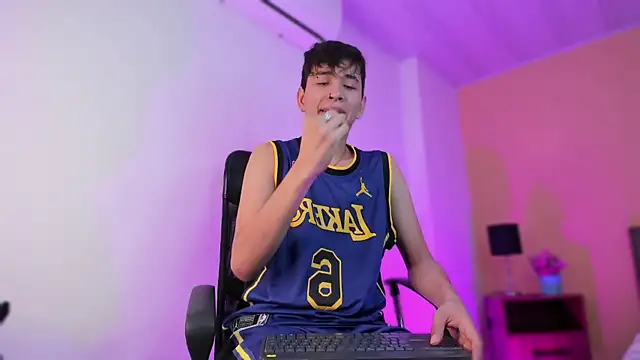 Snapshot of Brian-Ausslos chatting on December 2024 09:16:02 AM Brian-Ausslos online show from December 2024 09:16:02 AM