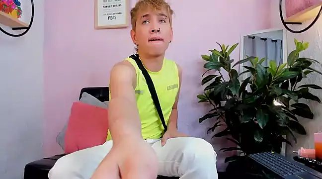 Snapshot of Brian-Ausslos chatting on January 2025 12:53:01 PM Brian-Ausslos online show from January 2025 12:53:01 PM