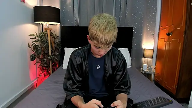 Snapshot of Brian-Ausslos chatting on January 2025 03:59:01 AM Brian-Ausslos online show from January 2025 03:59:01 AM