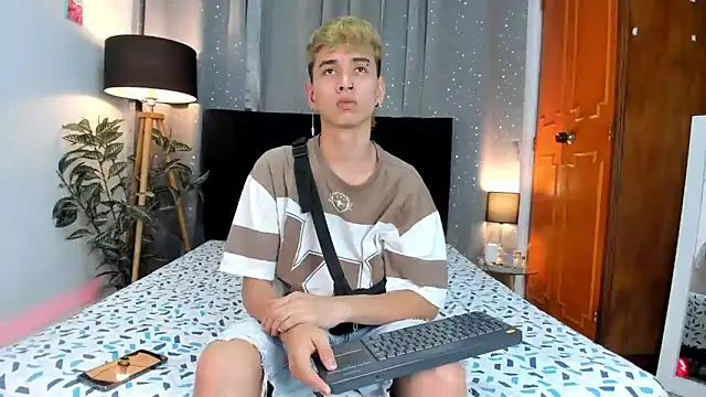 Snapshot of Brian-Ausslos chatting on January 2025 04:47:01 AM Brian-Ausslos online show from January 2025 04:47:01 AM