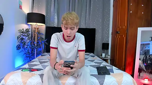 Snapshot of Brian-Ausslos chatting on February 2025 04:26:02 AM Brian-Ausslos online show from February 2025 04:26:02 AM