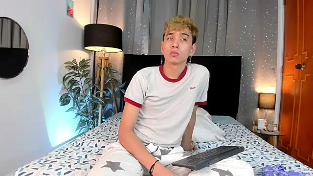 Snapshot of Brian-Ausslos chatting on February 2025 02:05:01 PM Brian-Ausslos online show from February 2025 02:05:01 PM