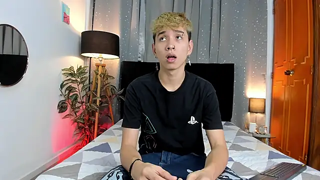 Snapshot of Brian-Ausslos chatting on February 2025 05:08:01 AM Brian-Ausslos online show from February 2025 05:08:01 AM