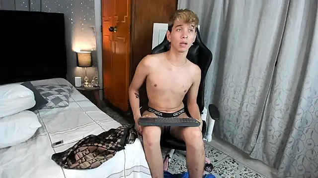 Snapshot of Brian-Ausslos chatting on February 2025 07:45:01 AM Brian-Ausslos online show from February 2025 07:45:01 AM