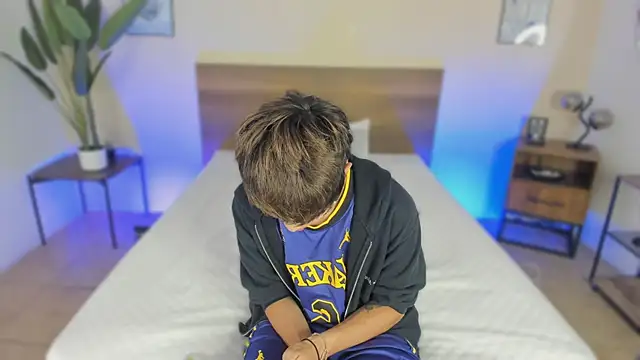 Snapshot of Brian-Ausslos chatting on November 2025 04:56:02 AM Brian-Ausslos online show from November 2025 04:56:02 AM