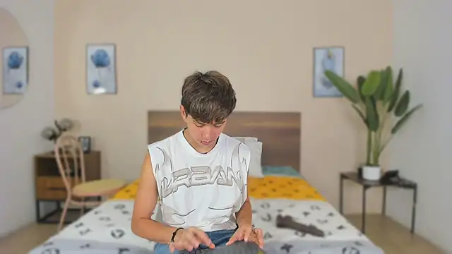 Snapshot of Brian-Ausslos chatting on November 2025 04:45:02 AM Brian-Ausslos online show from November 2025 04:45:02 AM