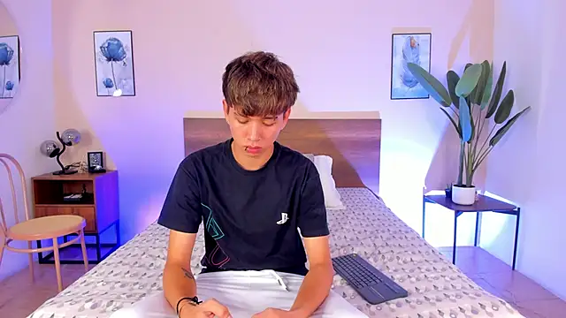 Snapshot of Brian-Ausslos chatting on November 2025 04:56:01 AM Brian-Ausslos online show from November 2025 04:56:01 AM