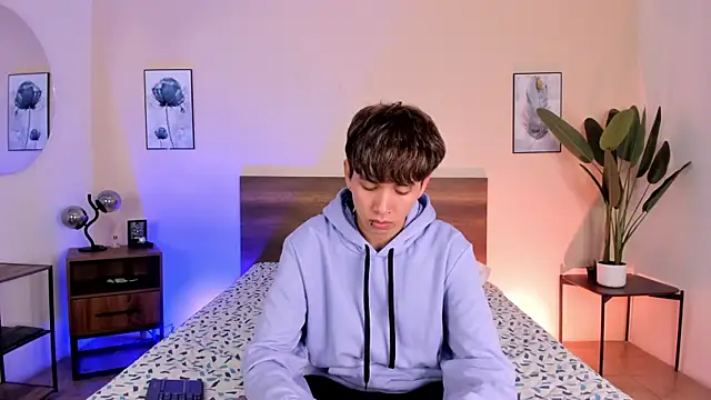 Snapshot of Brian-Ausslos chatting on December 2025 04:31:02 AM Brian-Ausslos online show from December 2025 04:31:02 AM