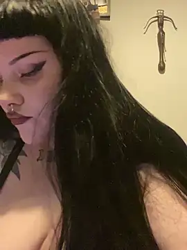 Snapshot of Gothicsiren chatting on January 2025 08:12:01 PM Gothicsiren online show from January 2025 08:12:01 PM