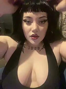 Snapshot of Gothicsiren chatting on February 2025 03:29:01 PM Gothicsiren online show from February 2025 03:29:01 PM