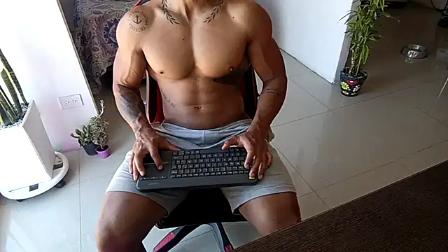 Adam Valenciia online show from December 2025 02:32:02 PM