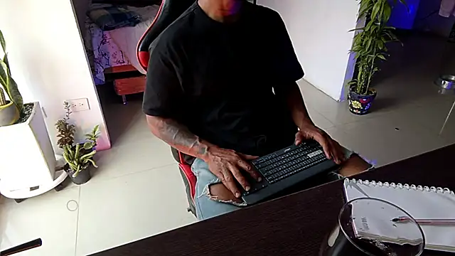 Adam Valenciia online show from February 2026 10:57:02 PM