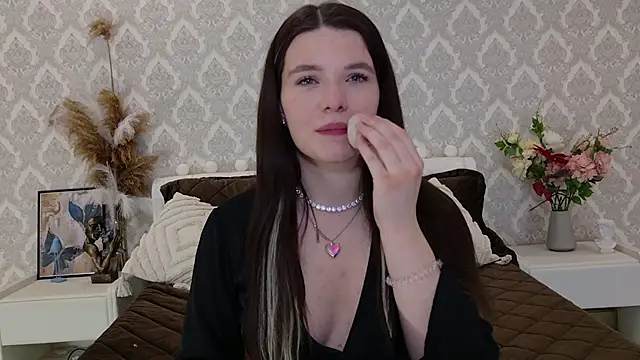 Nellie Medina online show from February 2025 02:03:02 AM