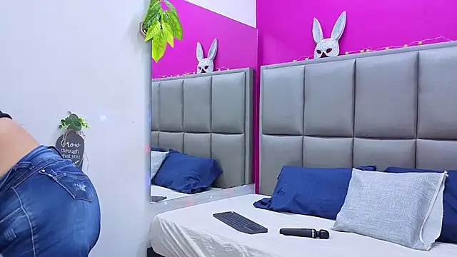 KRYSSTARITTER4 online show from February 2026 10:15:01 PM