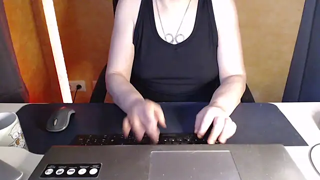 Snapshot of Sweet_Phoenix chatting on May 2026 05:46:01 AM Sweet Phoenix online show from May 2026 05:46:01 AM