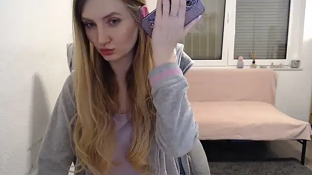 Snapshot of florianikaa chatting on February 2025 11:42:02 PM florianikaa online show from February 2025 11:42:02 PM