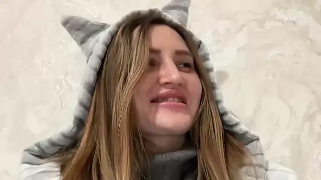 Snapshot of florianikaa chatting on October 2025 06:26:02 PM florianikaa online show from October 2025 06:26:02 PM