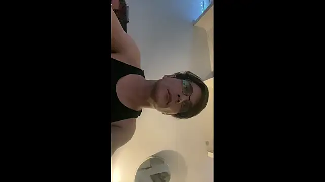 Snapshot of TylerXAnthony chatting on October 2025 10:10:02 PM TylerXAnthony online show from October 2025 10:10:02 PM