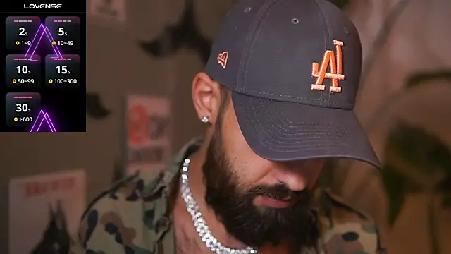 Snapshot of HairyRobxxx chatting on November 2025 08:33:02 PM HairyRobxxx online show from November 2025 08:33:02 PM