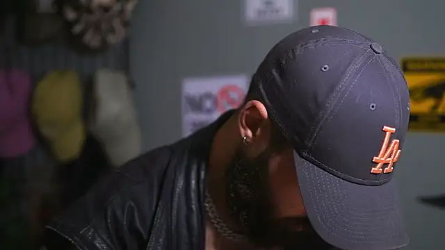 Snapshot of HairyRobxxx chatting on November 2025 04:29:02 PM HairyRobxxx online show from November 2025 04:29:02 PM