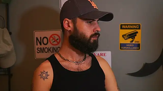 Snapshot of HairyRobxxx chatting on November 2025 07:24:02 PM HairyRobxxx online show from November 2025 07:24:02 PM