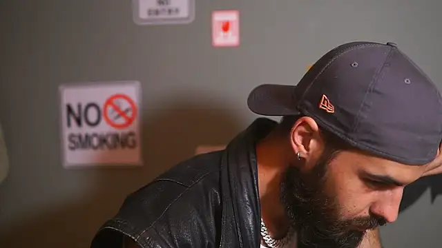 Snapshot of HairyRobxxx chatting on November 2025 09:05:02 PM HairyRobxxx online show from November 2025 09:05:02 PM