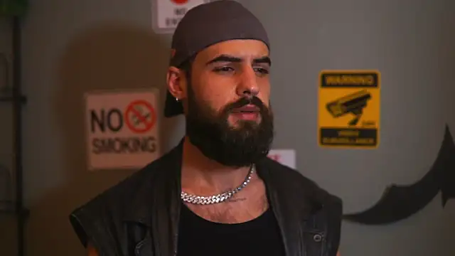 Snapshot of HairyRobxxx chatting on November 2025 10:34:02 PM HairyRobxxx online show from November 2025 10:34:02 PM