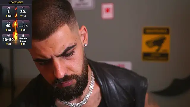 Snapshot of HairyRobxxx chatting on December 2025 07:34:02 PM HairyRobxxx online show from December 2025 07:34:02 PM