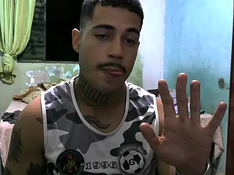 Snapshot of TiagopirocudoMG chatting on April 2026 12:22:02 AM TiagopirocudoMG online show from April 2026 12:22:02 AM