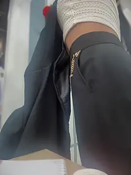 Snapshot of BELLA--26 chatting on November 2025 01:47:02 PM BELLA--26 online show from November 2025 01:47:02 PM