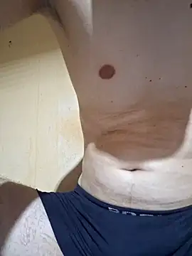 Snapshot of Uncutb0y chatting on January 2025 02:54:01 AM Uncutb0y online show from January 2025 02:54:01 AM