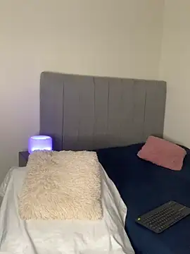 Julii- online show from February 2025 03:52:02 AM