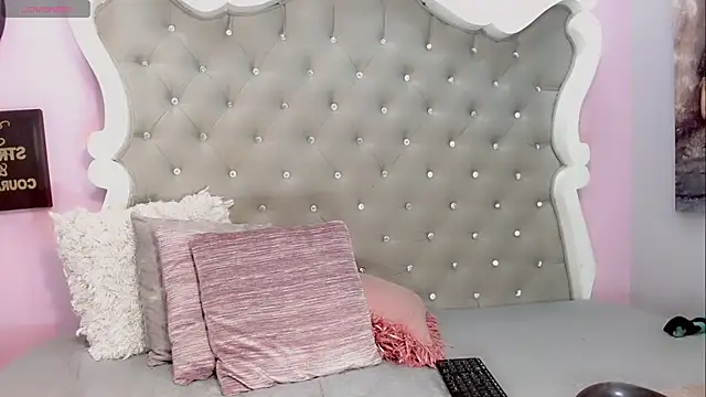 Diva Smith02 online show from January 2025 06:06:01 PM